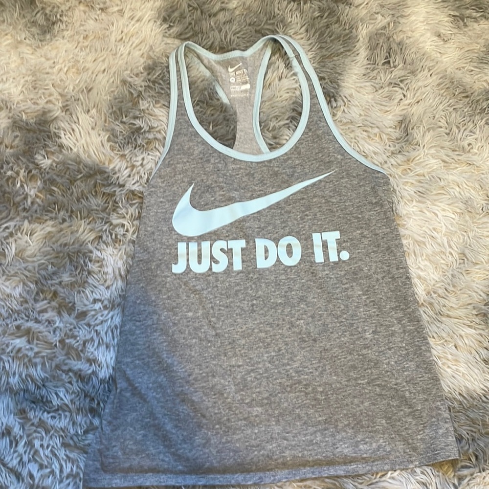 Nike tee dri-fit size medium